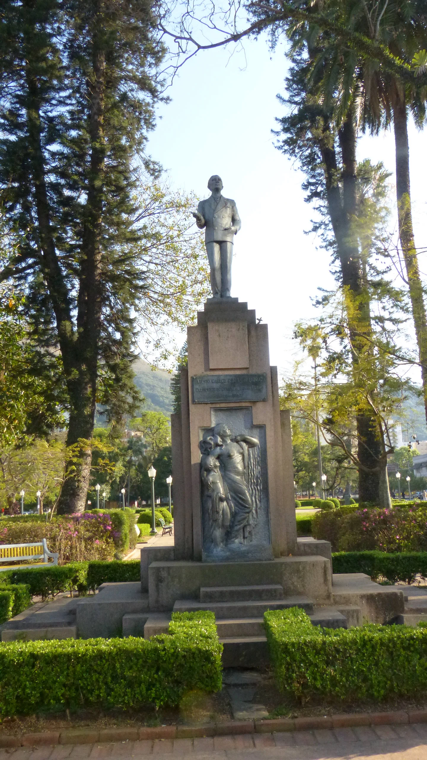 Estátua do Presidente Antônio Carlos Ribeiro de Andrada