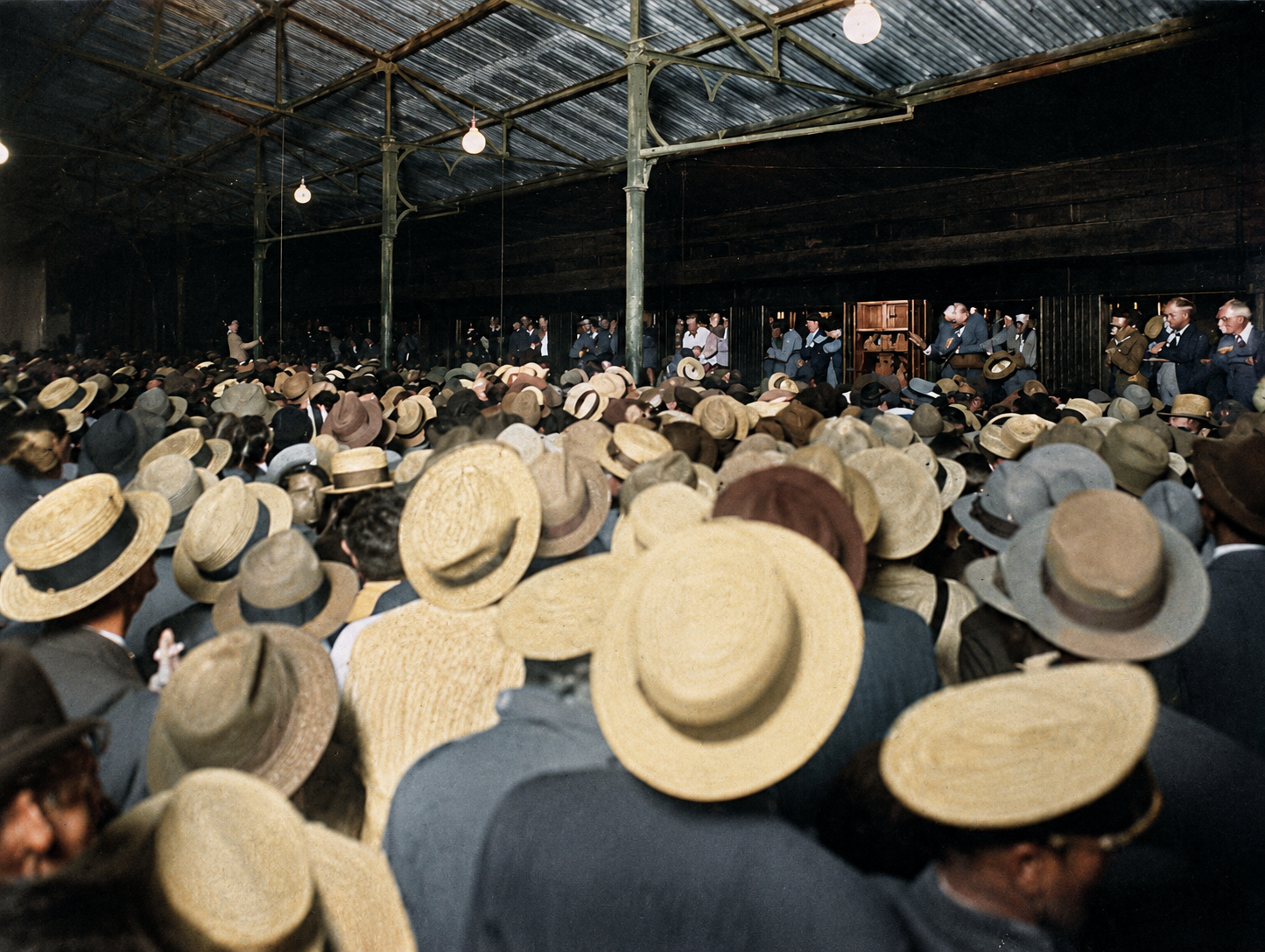 Comitiva recebendo Arthur da Silva Bernardes em Juiz de Fora — 1931